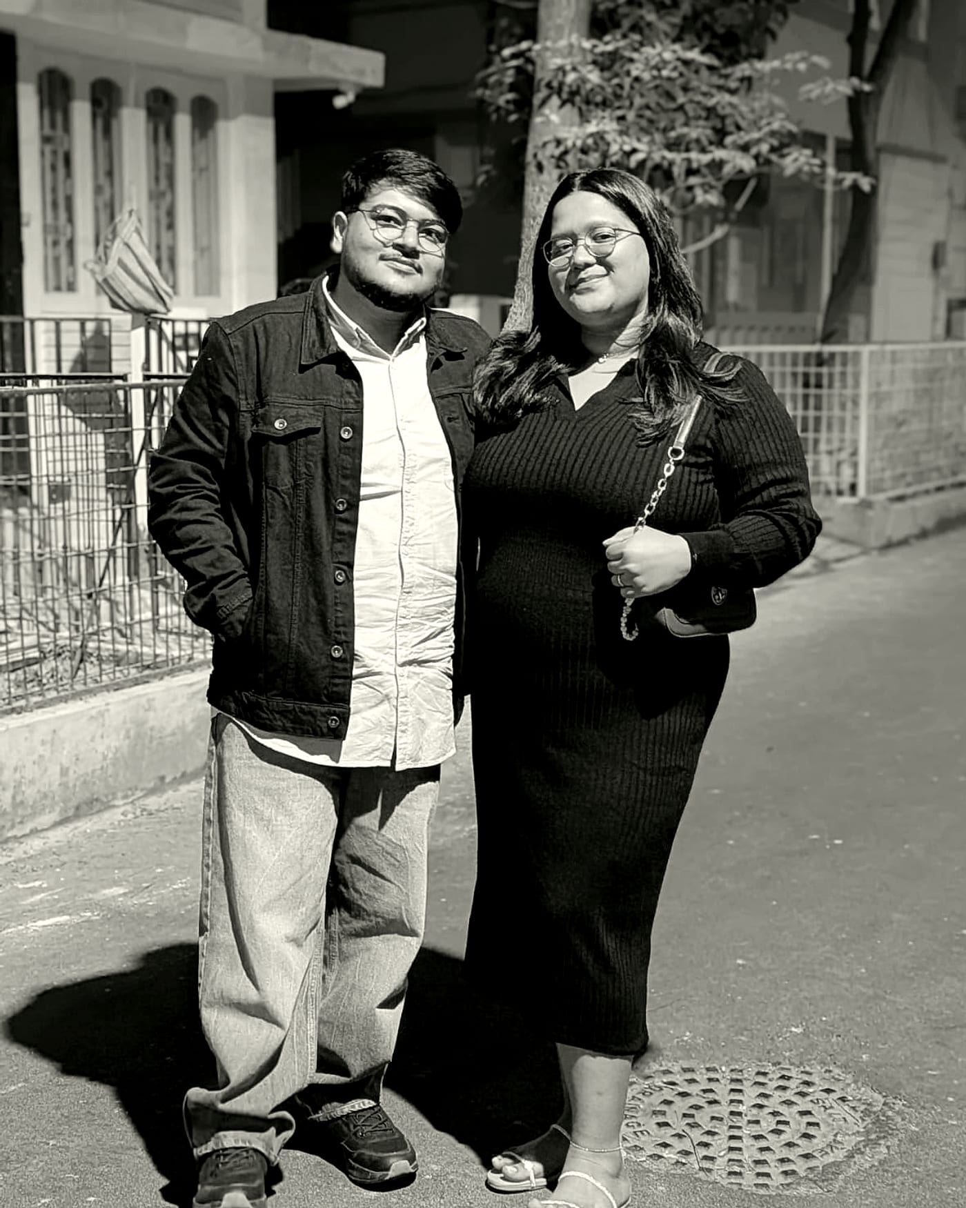 Rachel and Praduan on a Kolkata street at night